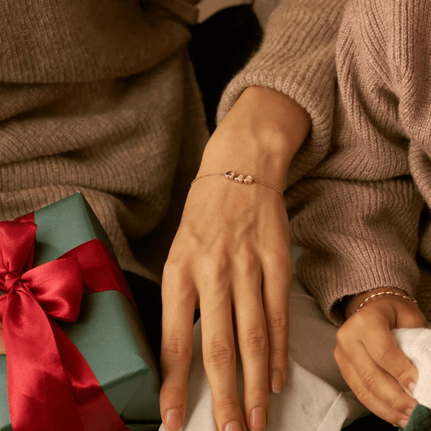 Személyre szabott szív kezdőbetűs karkötő