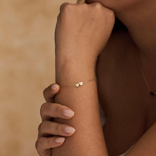 Személyre szabott szív kezdőbetűs karkötő