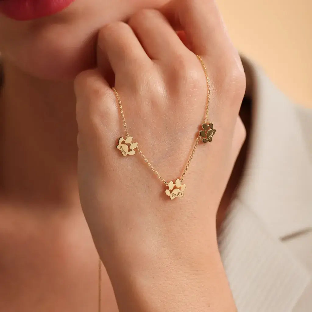 Személyre szabott mancs névnyaklánc – különálló mancsok