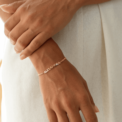 Személyre szabott névkarkötő